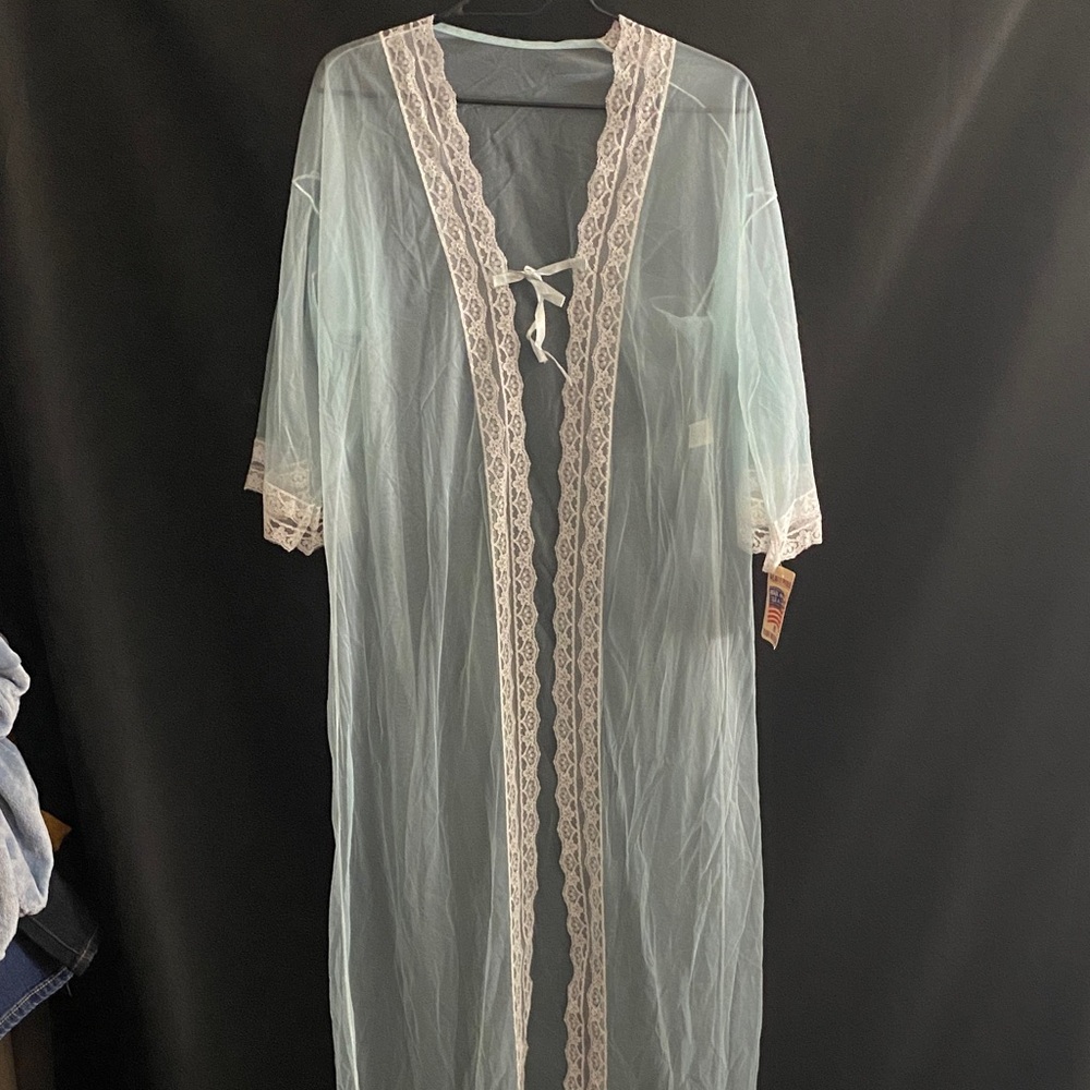 NO BRAND VINTAGE SIZE SMALL MADE IN USA Elegant‎ Sheer Lace Trim Robe LIGHT BLUE
